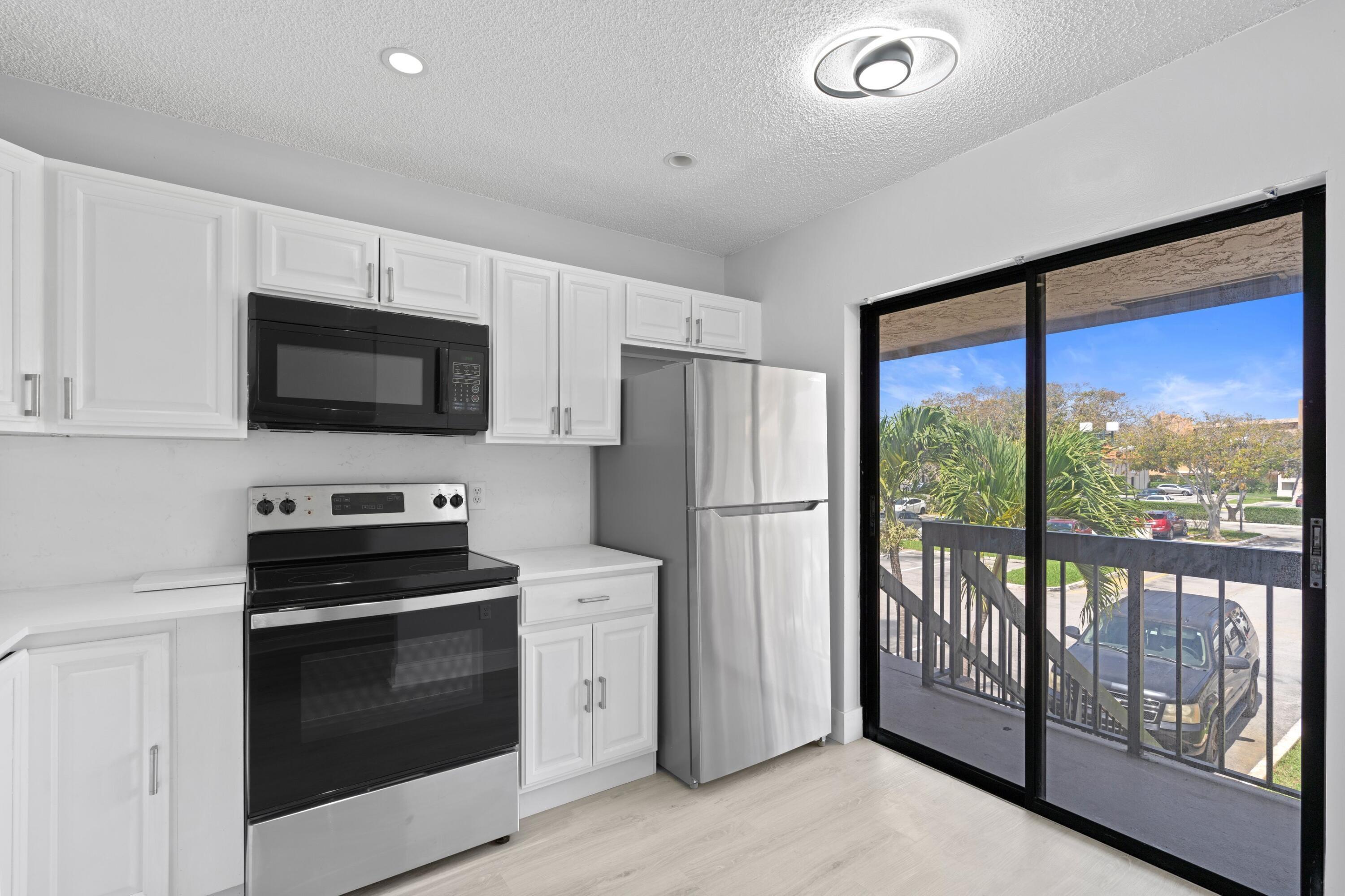 350 Club Circle, Unit 208 Boca Raton, FL 33487 - Photo 8 of 15 8