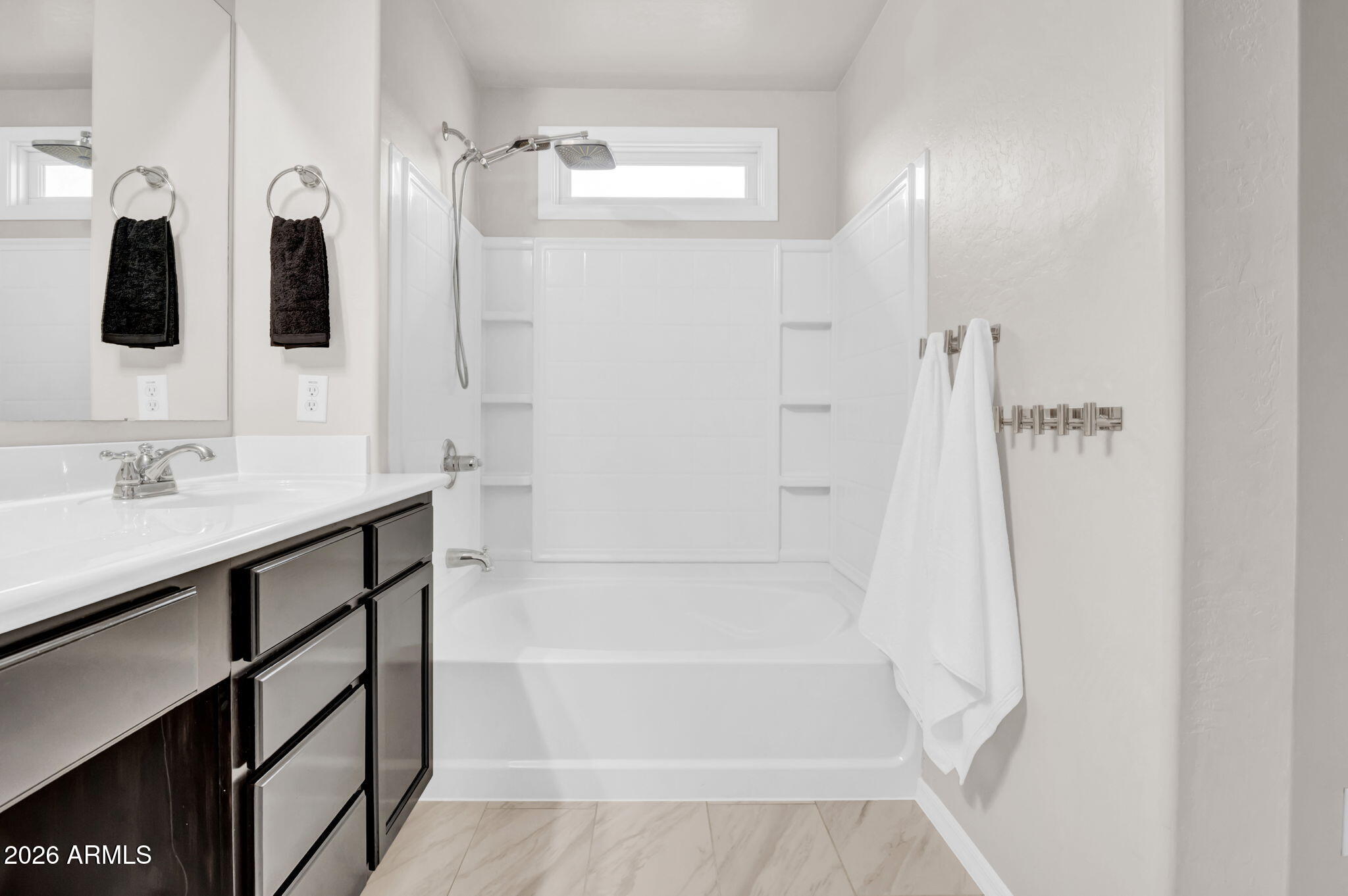 2346 East Pecan Road Phoenix, AZ 85040 - Photo 24 of 31 Primary Shower/Bath