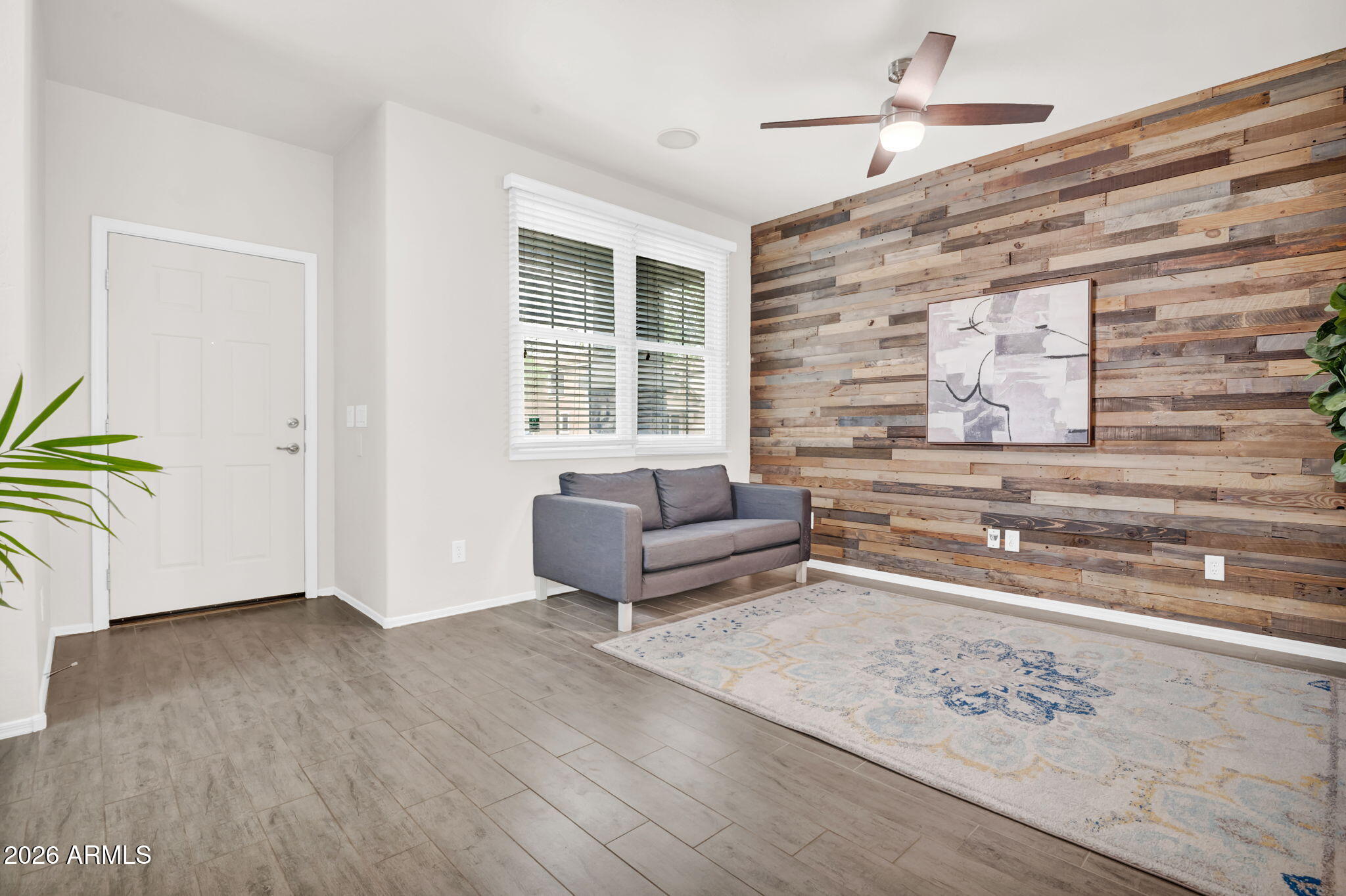 2346 East Pecan Road Phoenix, AZ 85040 - Photo 4 of 31 Living Area