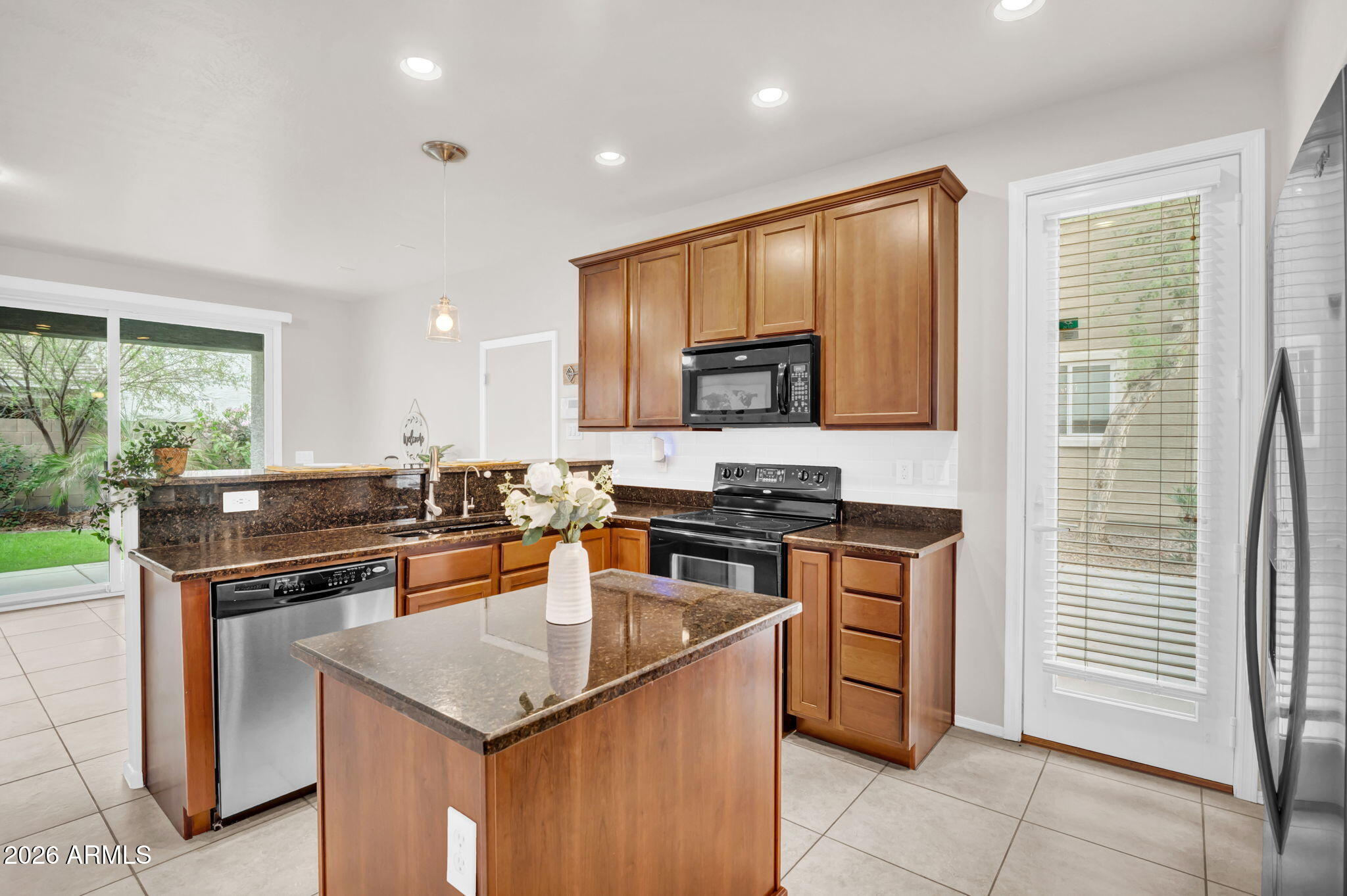 2346 East Pecan Road Phoenix, AZ 85040 - Photo 9 of 31 Kitchen
