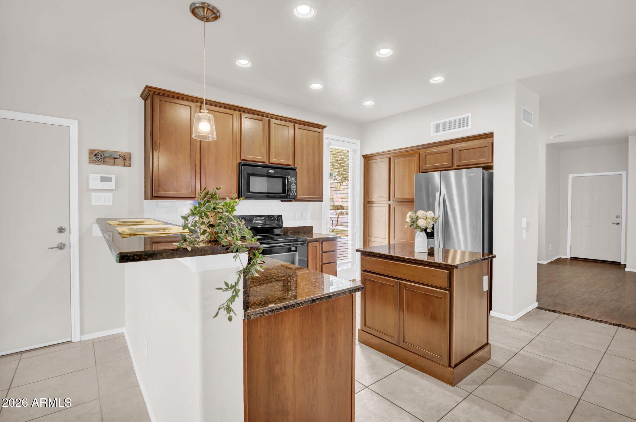 2346 East Pecan Road Phoenix, AZ 85040 - Photo 10 of 31 Kitchen