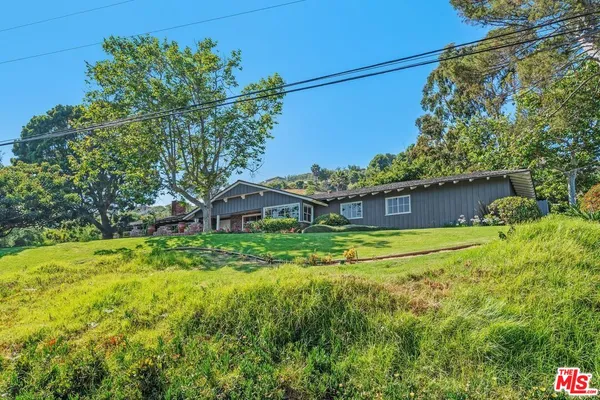 a house view with a outdoor space