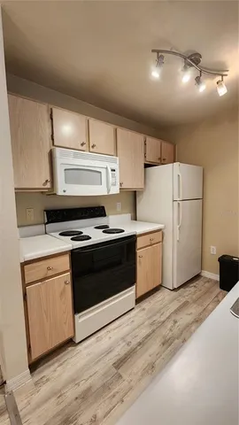 $169,900 | 5447 Vineland Road, Unit 1207, Orlando, FL 32811