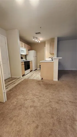 $169,900 | 5447 Vineland Road, Unit 1207, Orlando, FL 32811