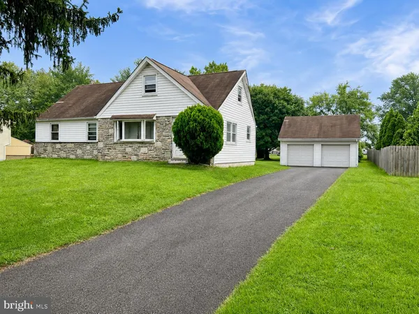 $300,000 | 222 Holly Hill Road, Richboro, PA 18954