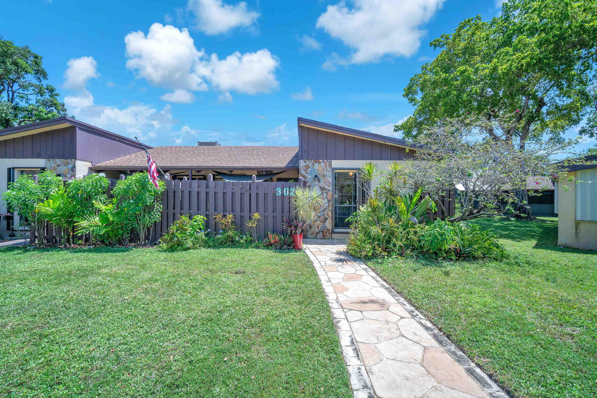 302 Cambridge Road, Unit 235 Hollywood, FL 33024 - Photo 12 of 21 Primary Photo