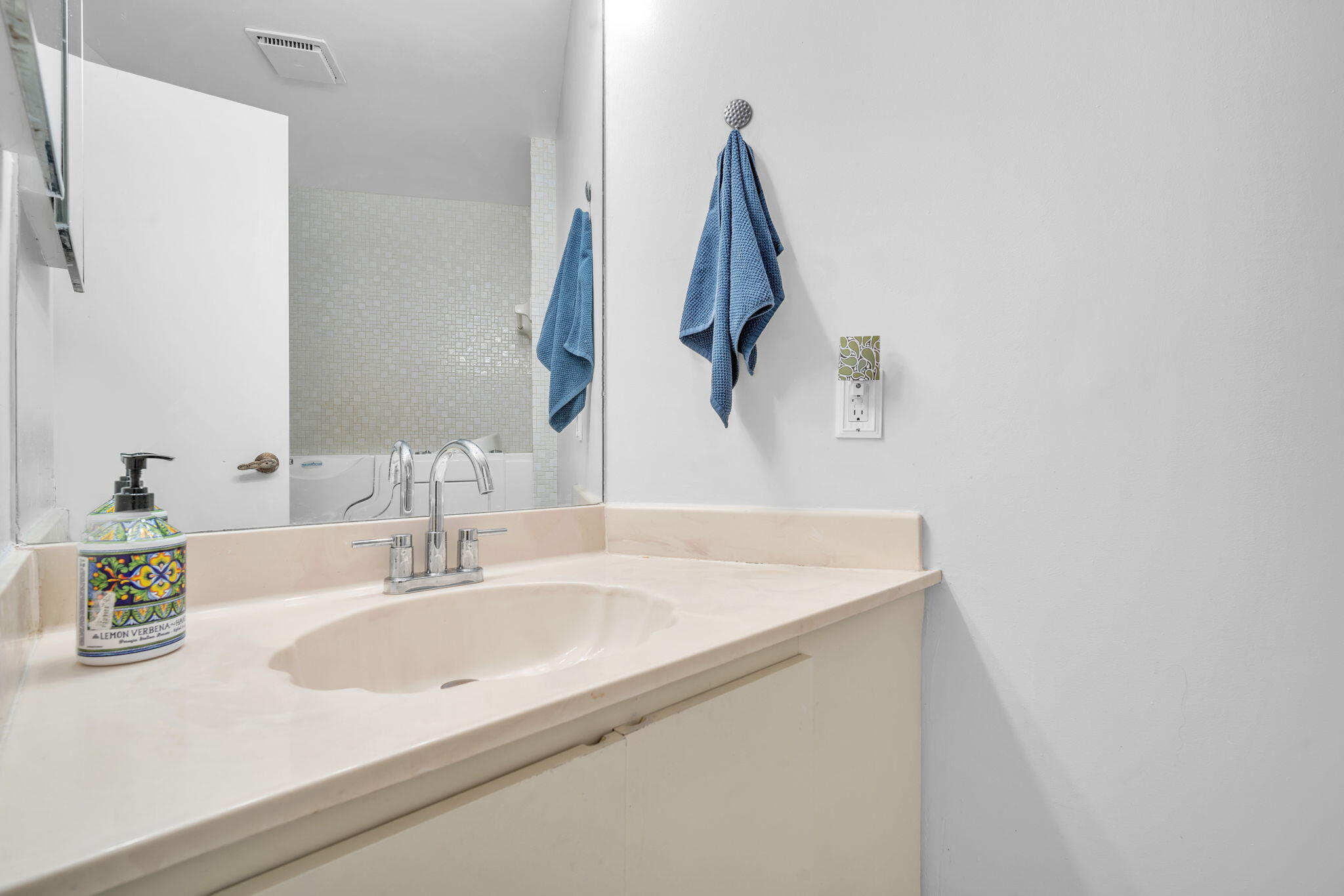 302 Cambridge Road, Unit 235 Hollywood, FL 33024 - Photo 17 of 21 10-web-or-mls-DSC01293