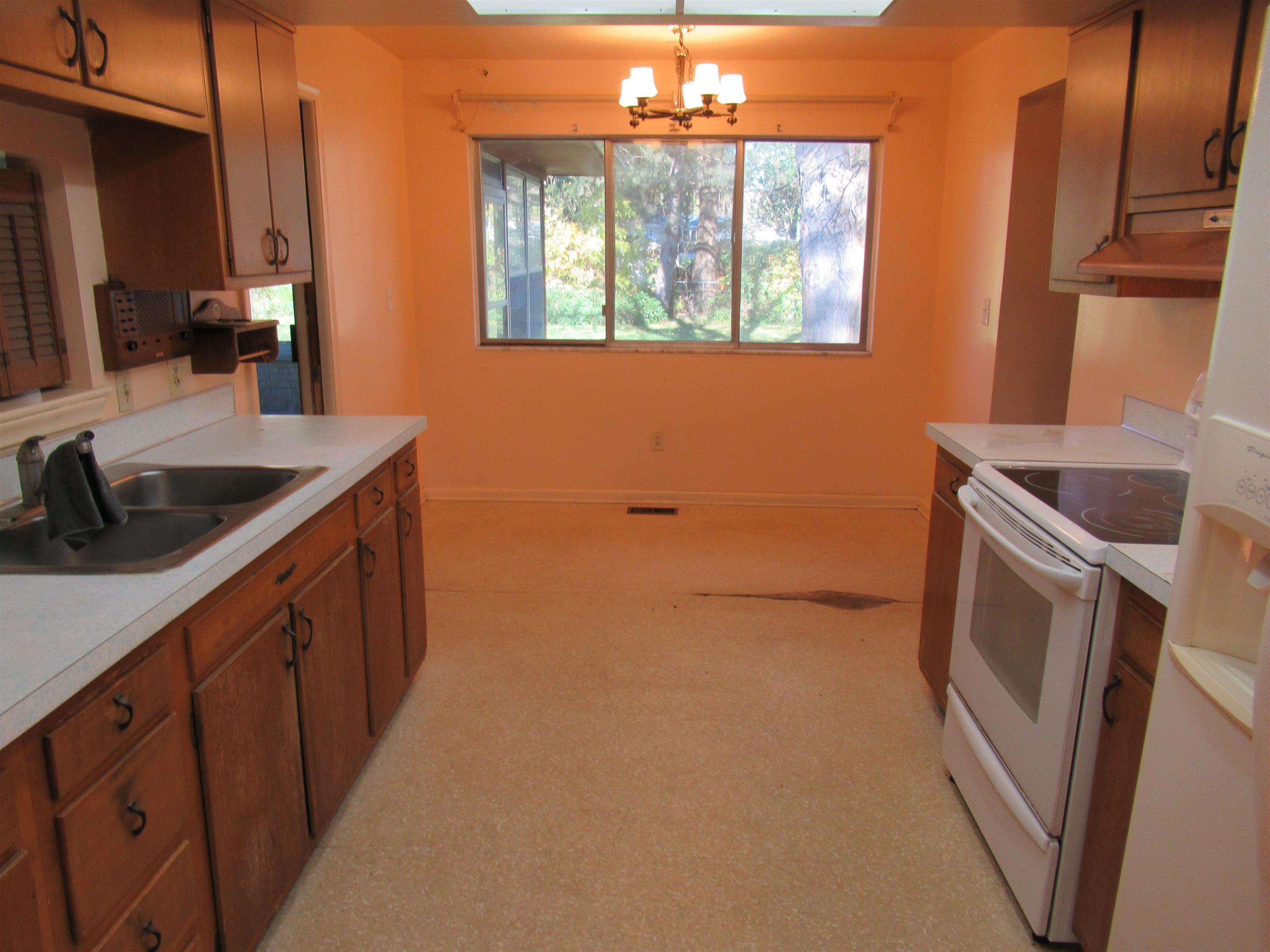 1525 Flushing Road Flushing, MI 48433 - Photo 8 of 39 50125908-7.JPG