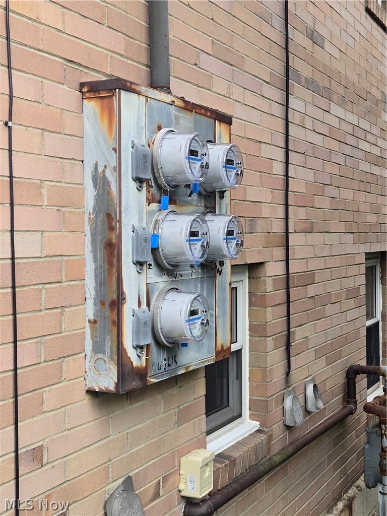 850 Mathews Road Youngstown, OH 44512 - Photo 17 of 21 individual unit electric meters