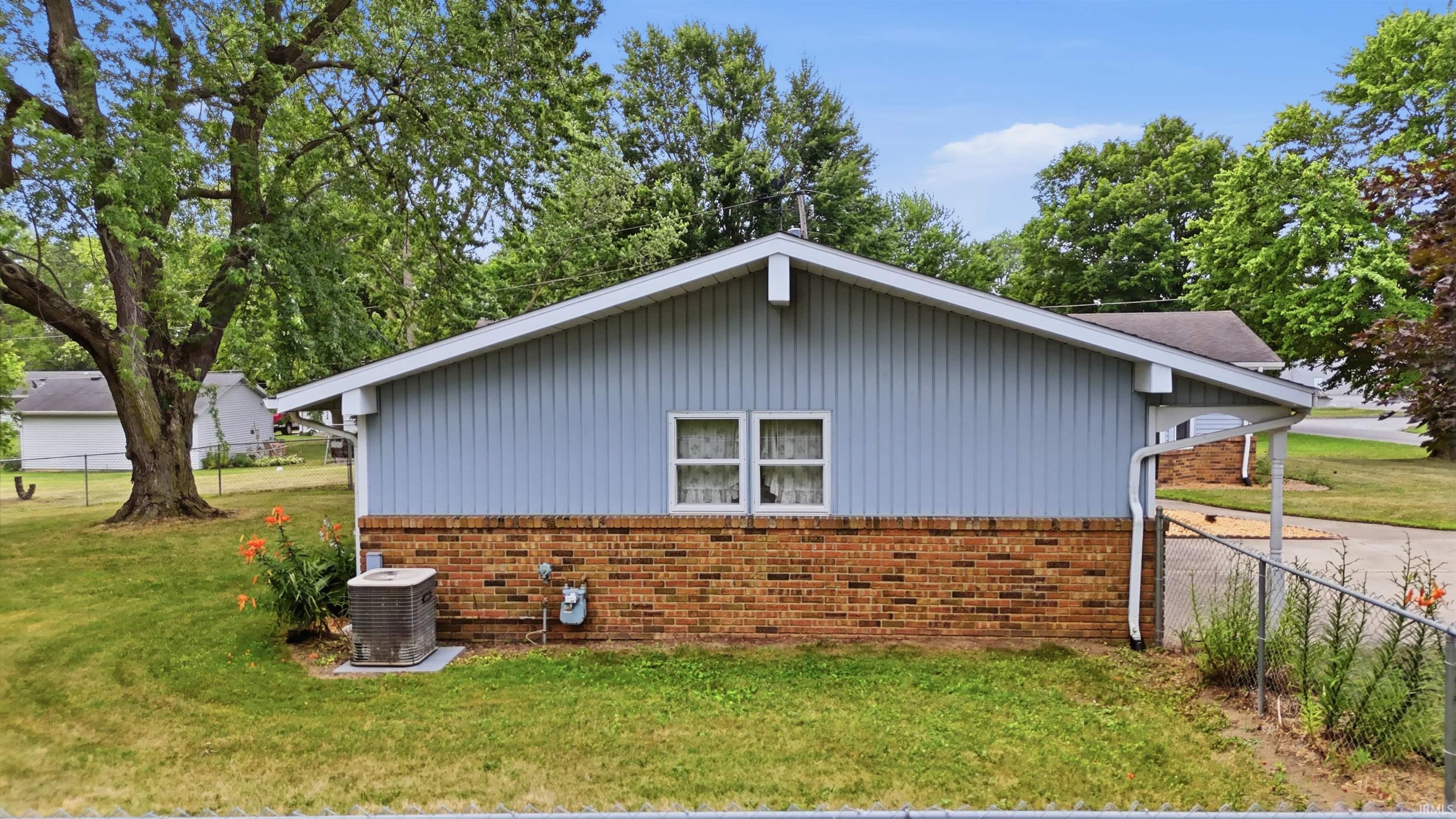 11712 Roberts Road Harlan, IN 46743 - Photo 33 of 48