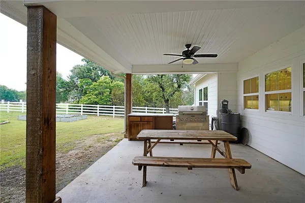 $749,000 | 2005 Austin Hines Drive, China Spring, TX 76633