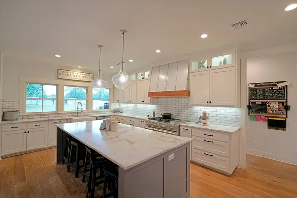 $749,000 | 2005 Austin Hines Drive, China Spring, TX 76633