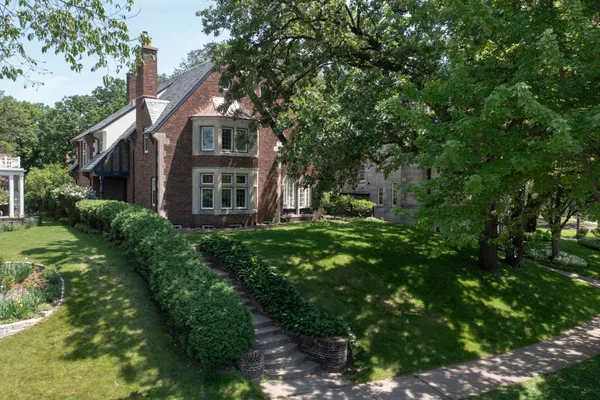 $2,195,000 | 2635 Newton Avenue South, Minneapolis, MN 55405