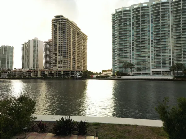 $10,700,000 | 363 Centre Island, Golden Beach, FL 33160