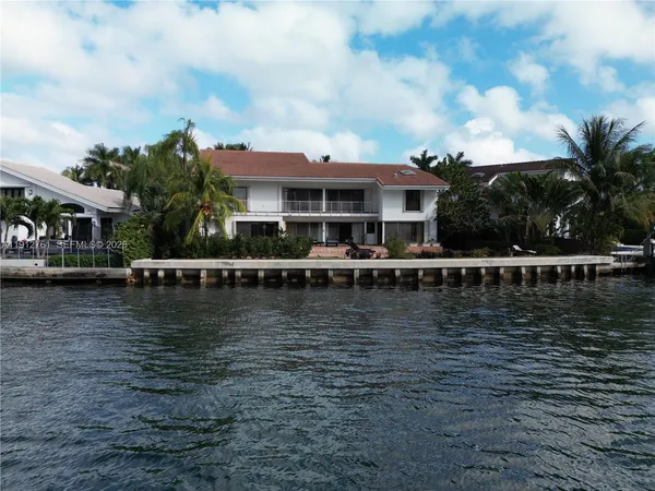 $10,700,000 | 363 Centre Island, Golden Beach, FL 33160
