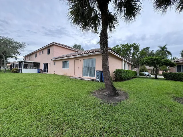 $2,950 | 553 Northwest 208th Terrace, Unit 553, Pembroke Pines, FL 33029
