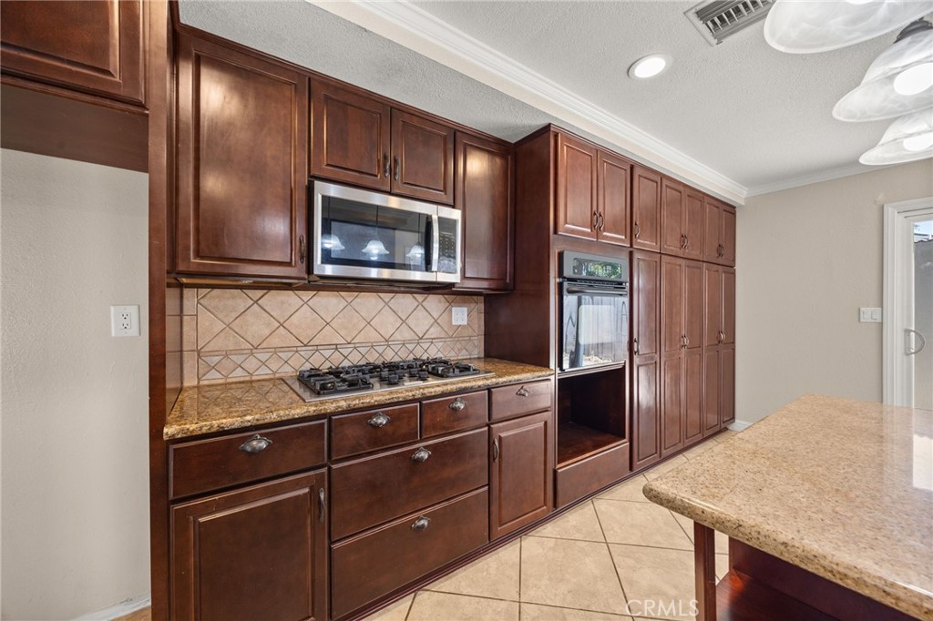 10937 Desert Sand Avenue Riverside, CA 92505 - Photo 12 of 46