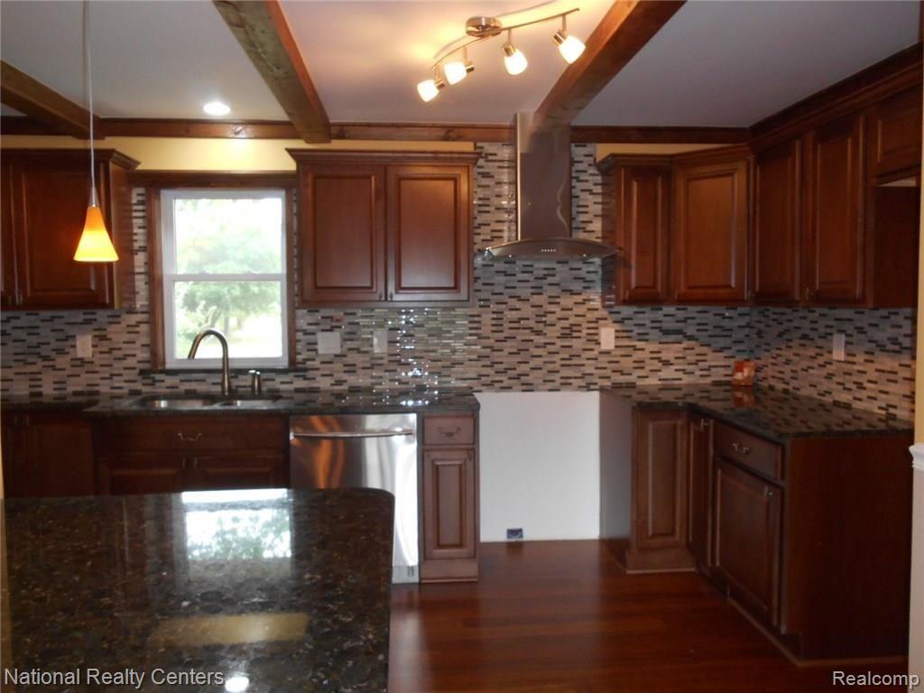 46333 Bemis Road Belleville, MI 48111 - Photo 10 of 41