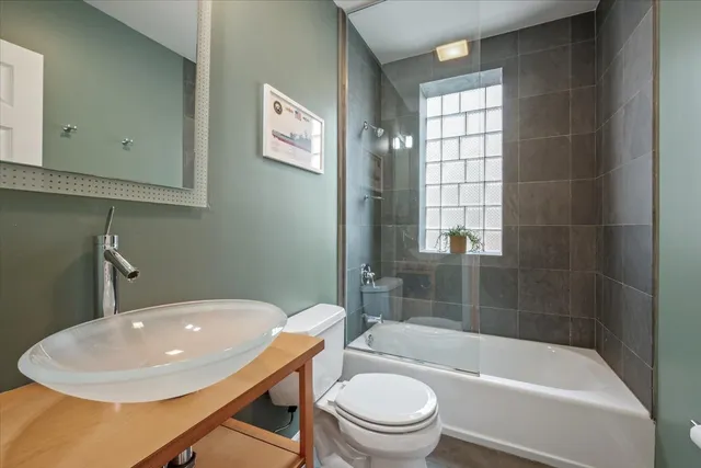 $399,000 | 2300 North Kimball Avenue, Unit 1, Chicago, IL 60647