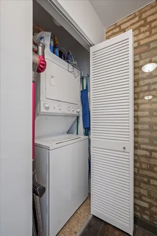 $399,000 | 2300 North Kimball Avenue, Unit 1, Chicago, IL 60647