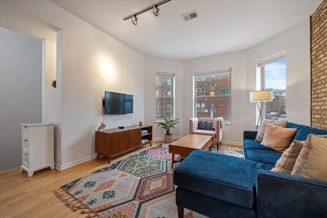 $399,000 | 2300 North Kimball Avenue, Unit 1, Chicago, IL 60647