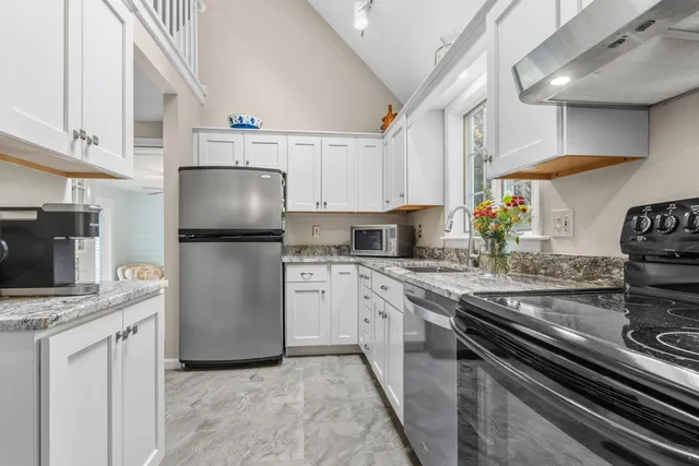 $749,000 | 2 Bunker Hill Terrace, Scarborough, ME 04074