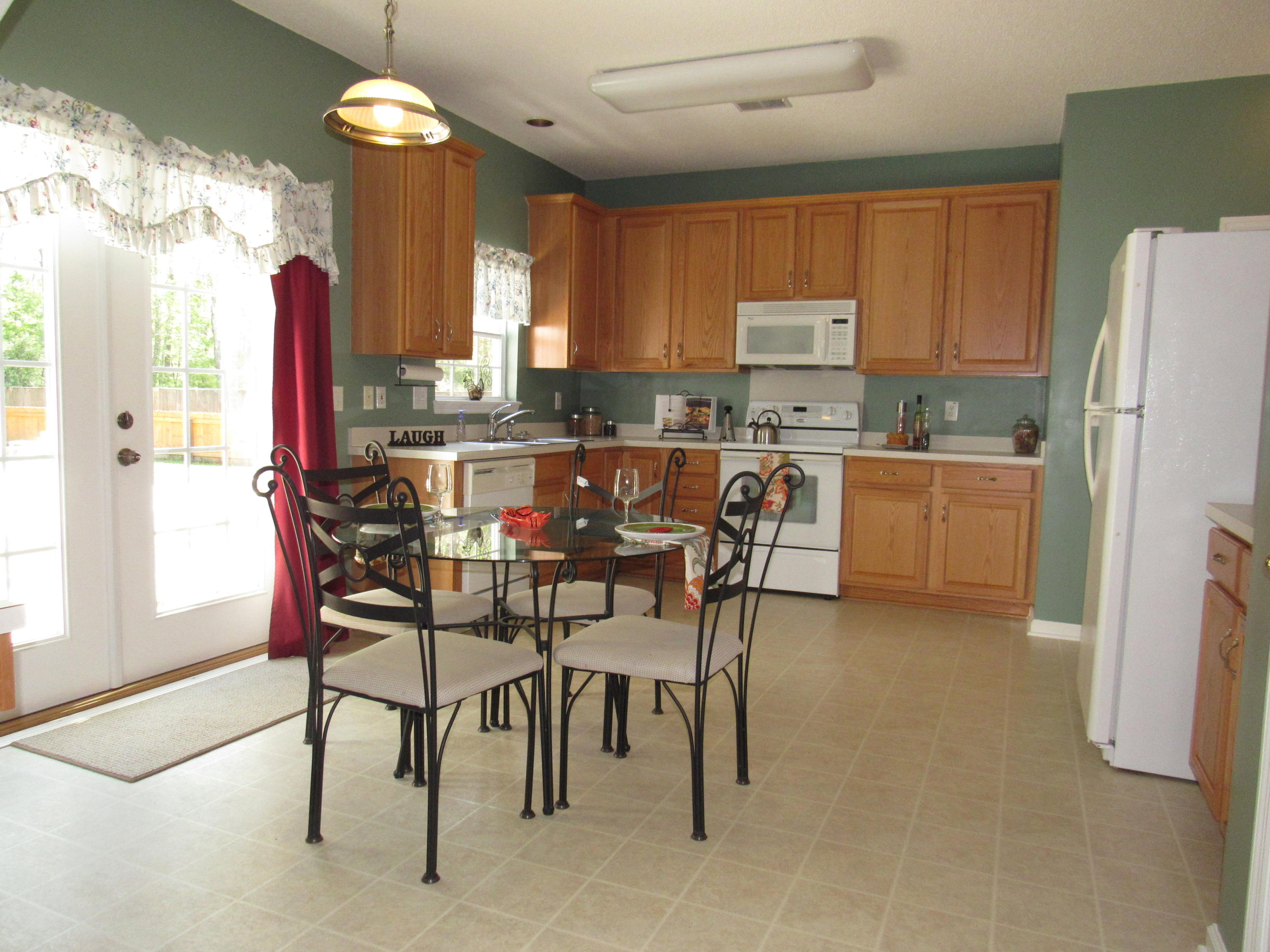 115 Oakbluff Road Summerville, SC 29485 - Photo 15 of 35 Kitchen & Nook