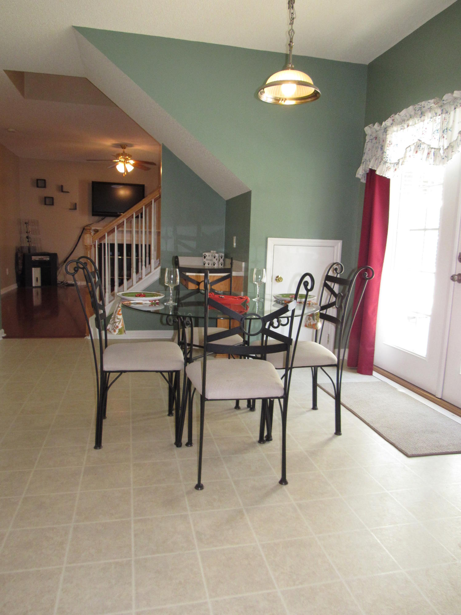 115 Oakbluff Road Summerville, SC 29485 - Photo 20 of 35 Sunny Breakfast Area