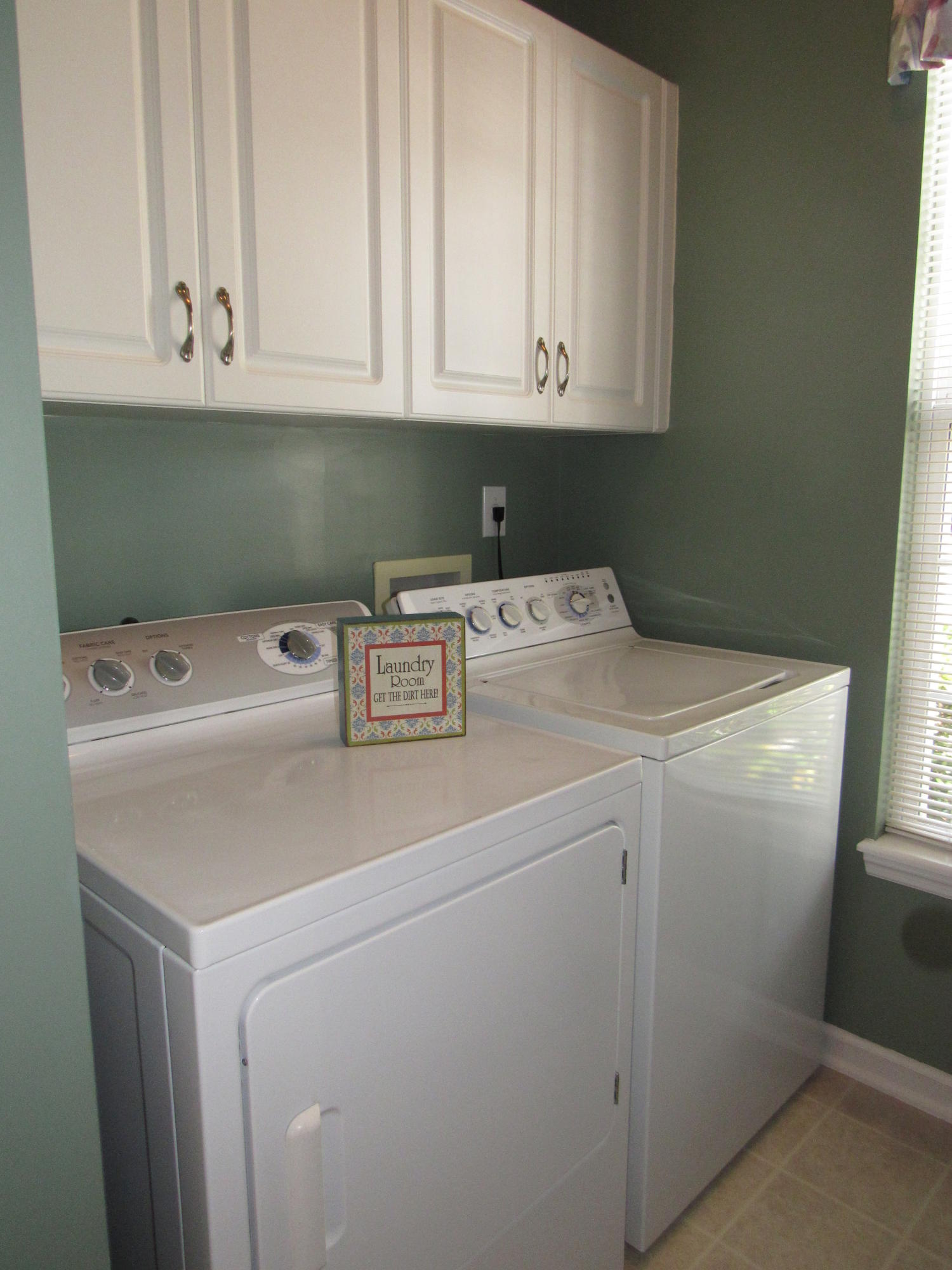 115 Oakbluff Road Summerville, SC 29485 - Photo 22 of 35 Laundry Room