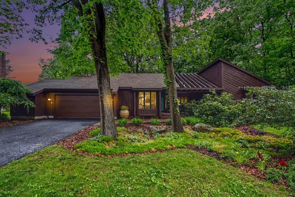 $549,900 | 7606 Leyton Drive Southeast, Ada, MI 49301