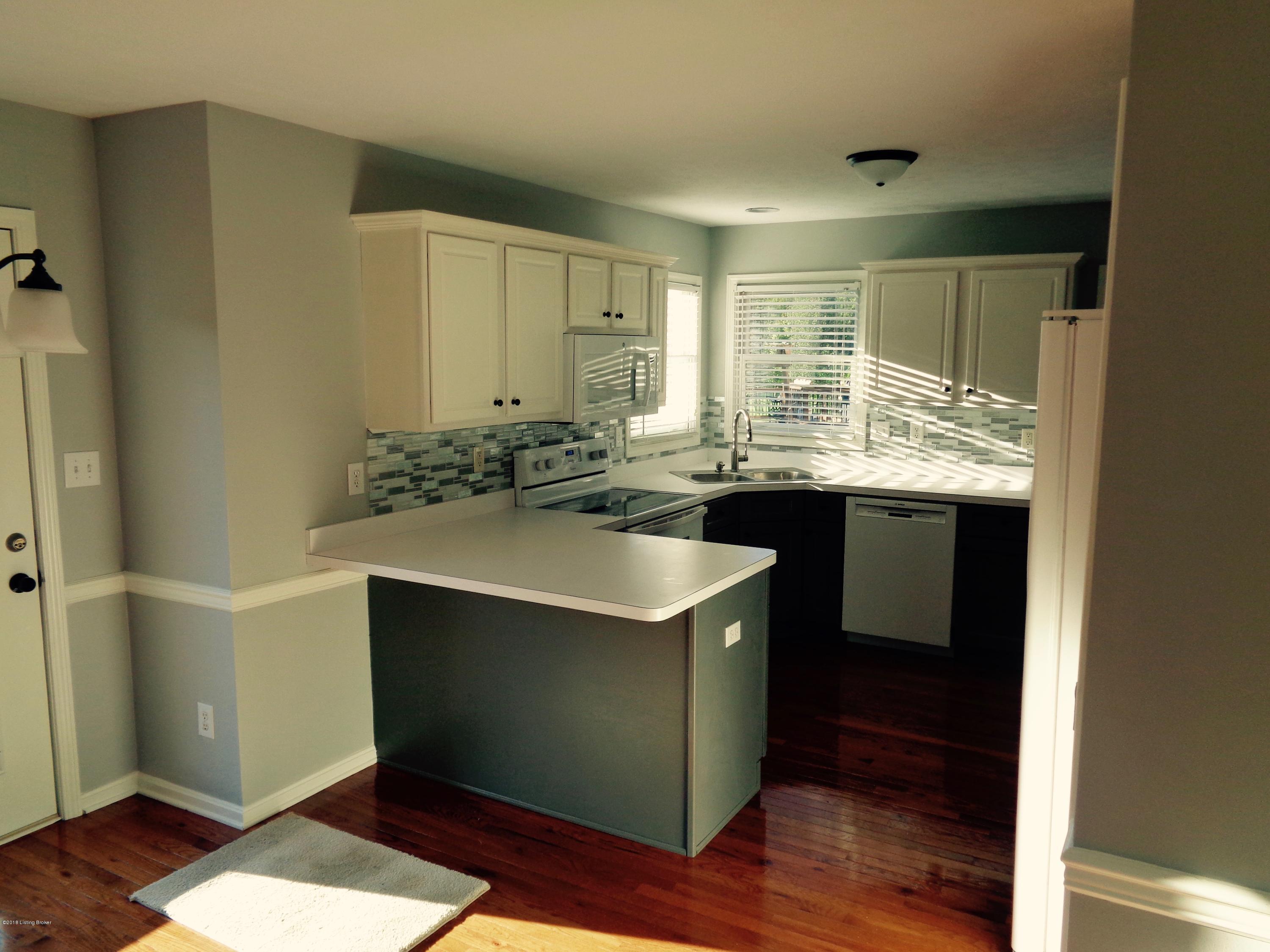4602 Chenoweth Run Road Louisville, KY 40299 - Photo 8 of 34 DSC00245
