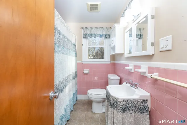 $389,900 | 15 Wolcott Street, Southington, CT 06489