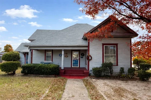 $179,900 | 802 East Main Street, Hamilton, TX 76531