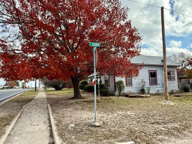 $195,000 | 802 East Main Street, Hamilton, TX 76531