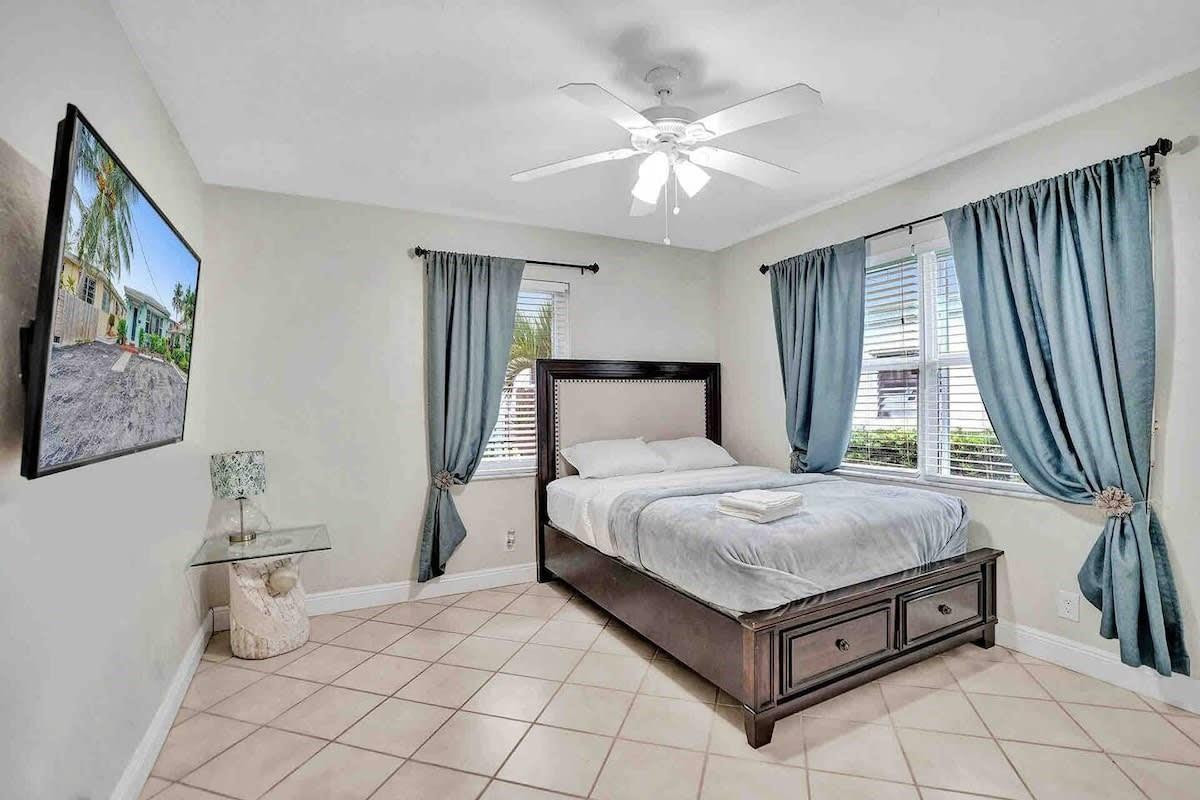326 Walnut Street Hollywood, FL 33019 - Photo 11 of 18 Photo 11