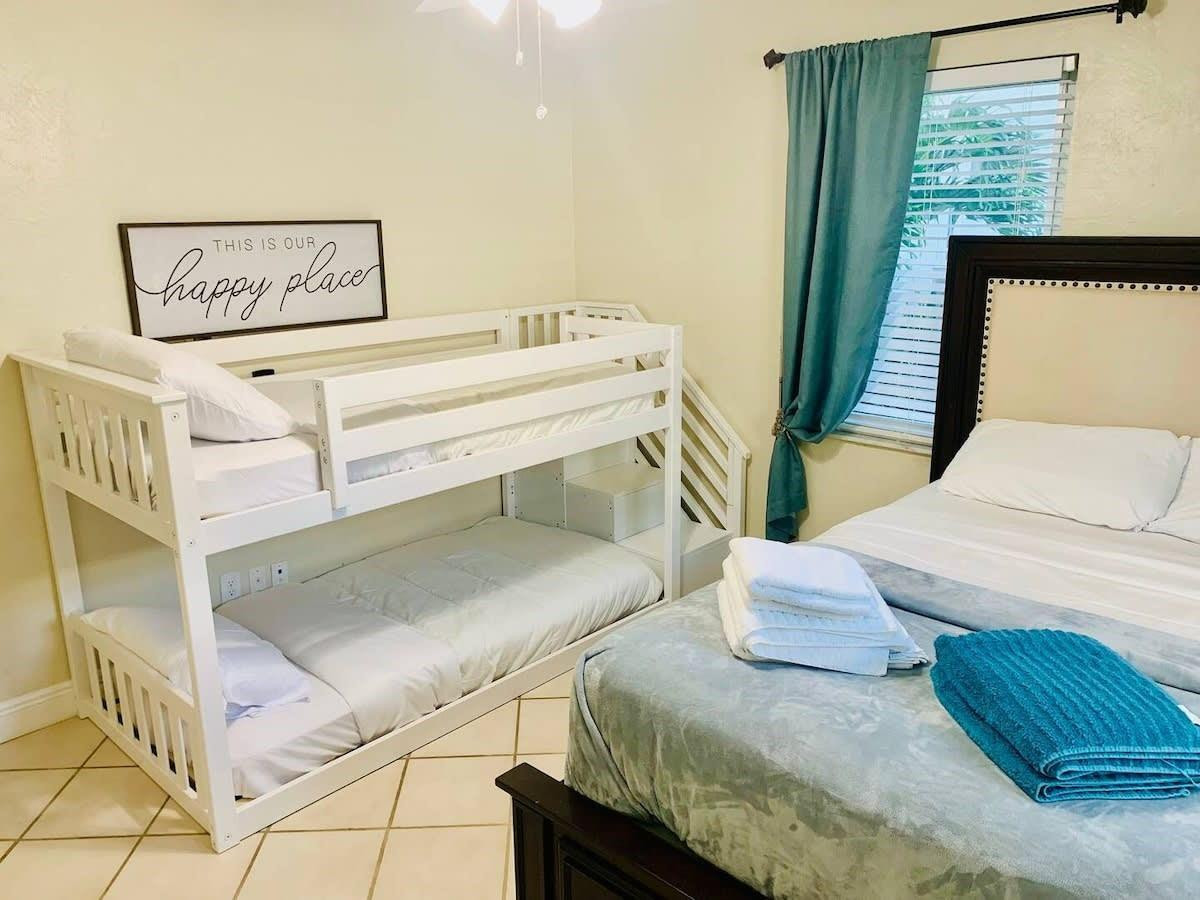 326 Walnut Street Hollywood, FL 33019 - Photo 12 of 18 Photo 12