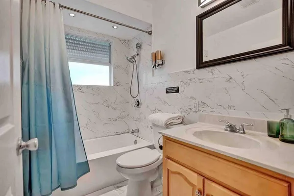 $6,400 | 326 Walnut Street, Hollywood, FL 33019