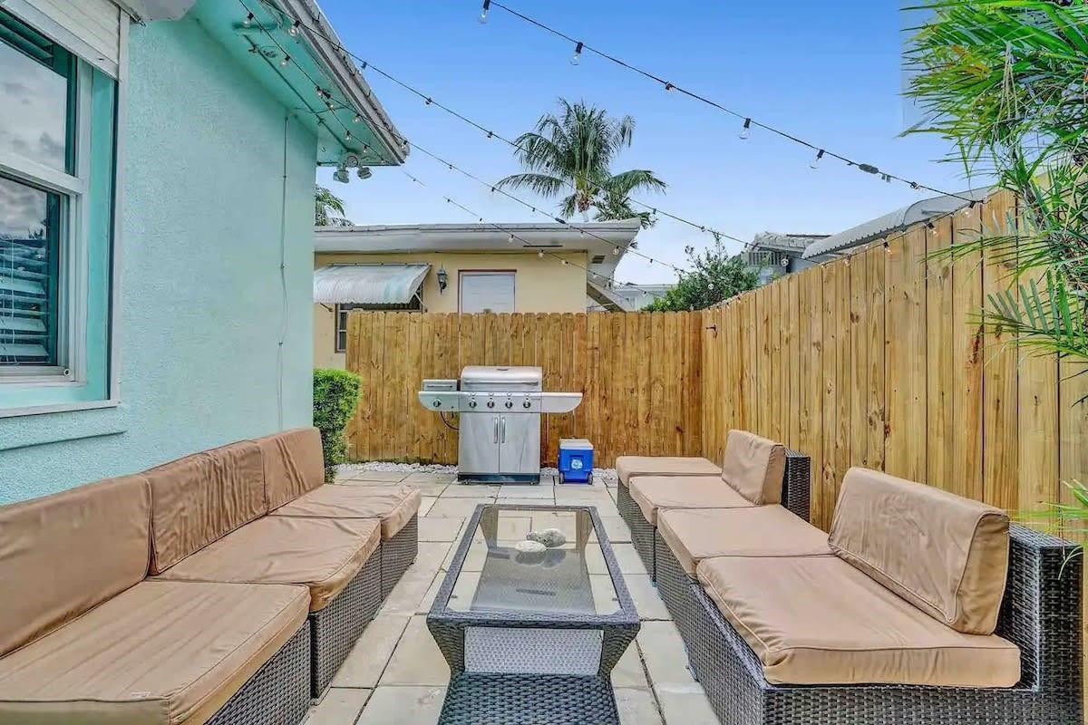 326 Walnut Street Hollywood, FL 33019 - Photo 17 of 18 Photo 17