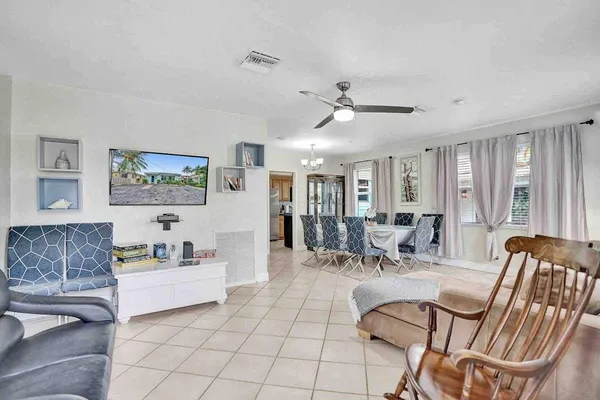 $6,400 | 326 Walnut Street, Hollywood, FL 33019