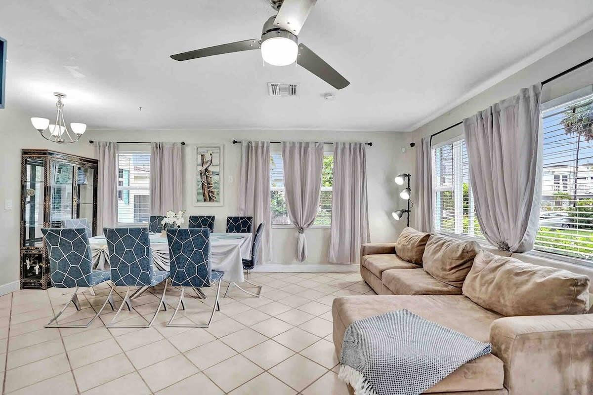 326 Walnut Street Hollywood, FL 33019 - Photo 5 of 18 Photo 5