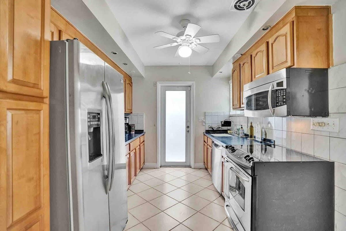 326 Walnut Street Hollywood, FL 33019 - Photo 6 of 18 Photo 6
