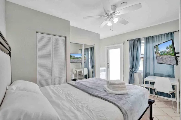 $6,400 | 326 Walnut Street, Hollywood, FL 33019