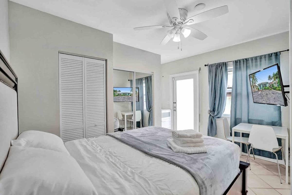 326 Walnut Street Hollywood, FL 33019 - Photo 8 of 18 Photo 8