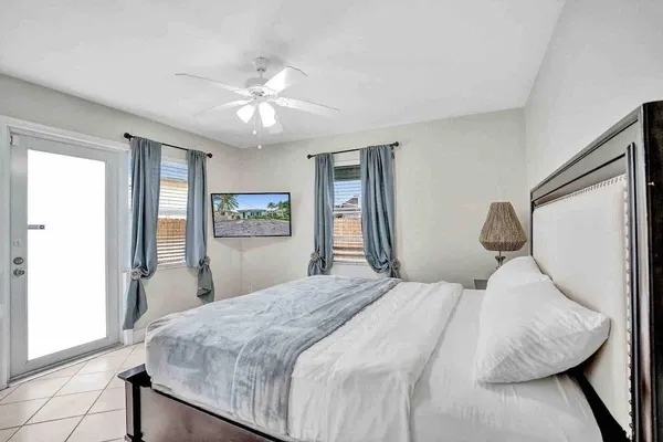 $6,400 | 326 Walnut Street, Hollywood, FL 33019