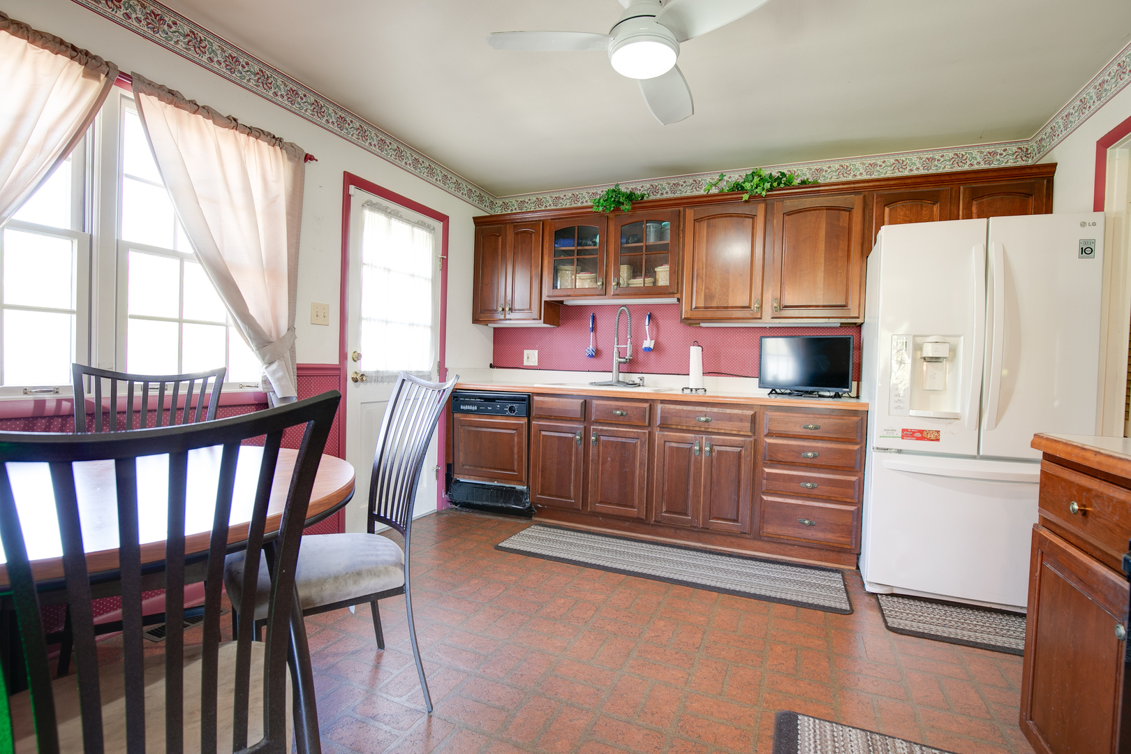 21W137 Everest Road Lombard, IL 60148 - Photo 6 of 19