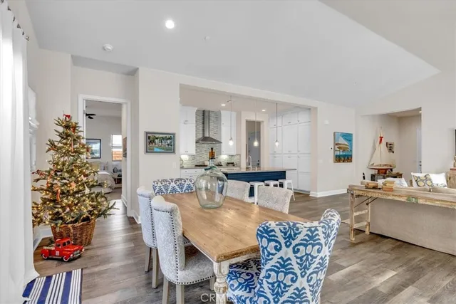 a view of a livingroom with furniture window and outside view