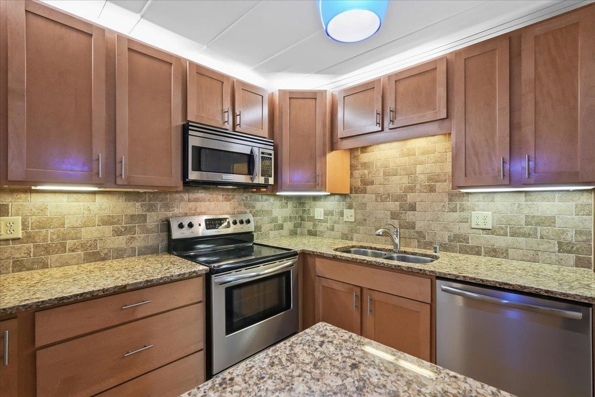 2051 Allen Boulevard, Unit 407 Middleton, WI 53562 - Photo 7 of 26