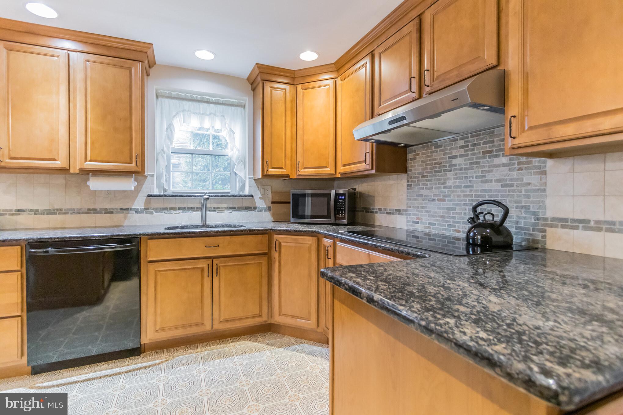 360 Lynbrooke Road Springfield, PA 19064 - Photo 8 of 28
