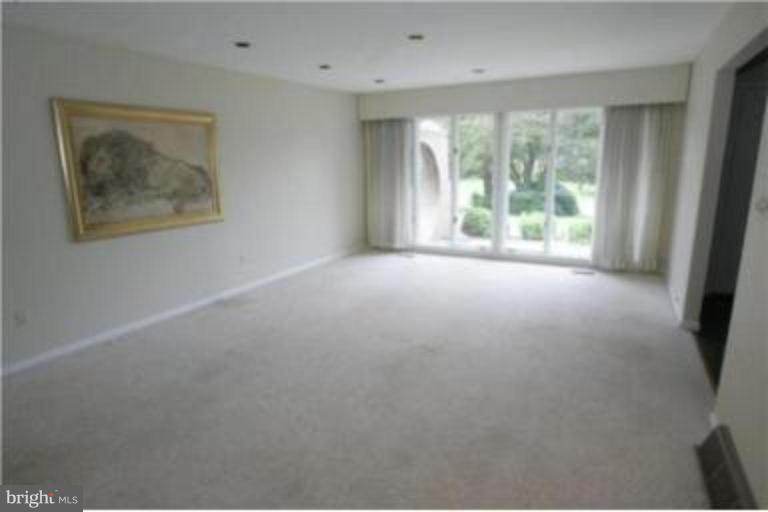 13801 Hess Mill Road Phoenix, MD 21131 - Photo 5 of 20 Living Room