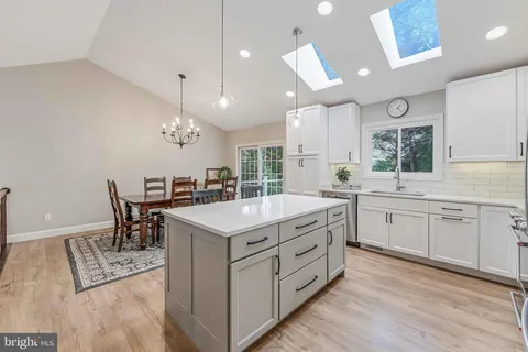 $825,000 | 3919 Bokel Drive, Chantilly, VA 20151